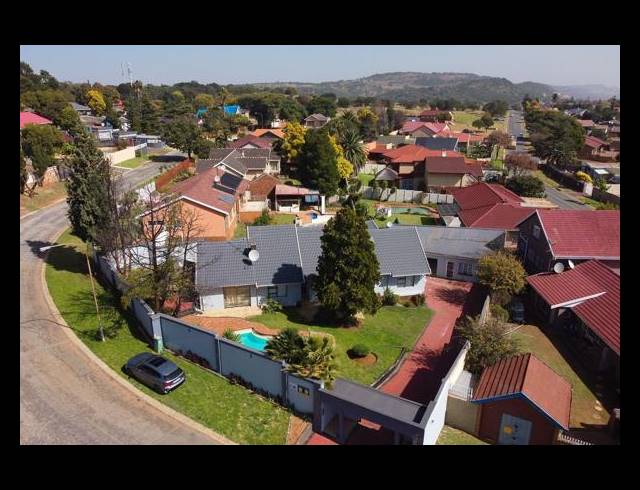 6 BEDROOM HOUSE FOR SALE IN GLENVISTA